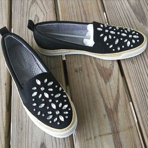 NWOT Adrienne Vittadini Platform Rhinestone Shoe